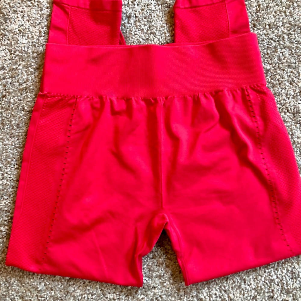 Fabletics Seamless Mid Rise Capri